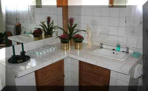 Pongola Rose Garden Guesthouse Bathroom, Accommodation Pongola, Guesthouses Pongola, B&B Accommodation Pongola, Affordable Accommodation Pongola