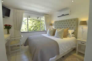 luxurious two bedroomed B&B. Situated on the border of Cowies Hill and Westville in Kwa-Zulu Natal